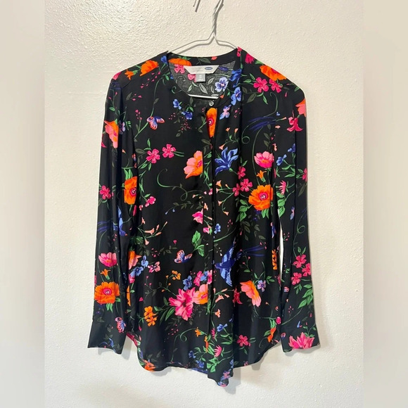 Old Navy NWT Floral Button-Down Blouse - XS - Picture 2 of 5